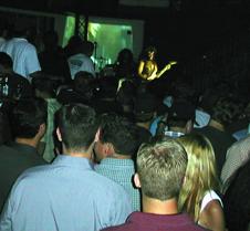 050_big_crowd
