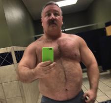 gym lockerrom selfies guys