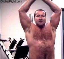 musclebear gym man flexing