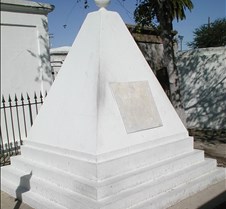 066_pyramid_tomb