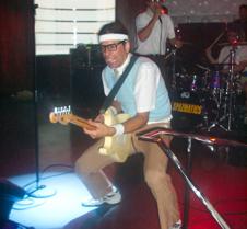 2563 Rusty rocks out