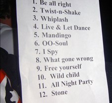 061 a fan shows his setlist