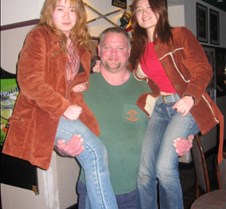 1043 green shirt guy and the sisters