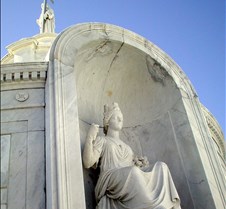 071_statue_in_tomb