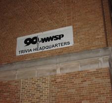 90FM sign