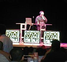 013_Tom_on_stage
