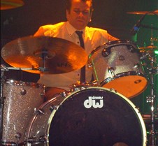 014 looking like the No Doubt drummer
