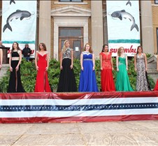 Contestans at Courthouse